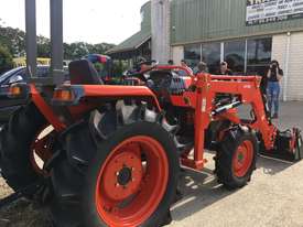 Kubota GL27 Used Tractor with Frontend Loader - picture2' - Click to enlarge