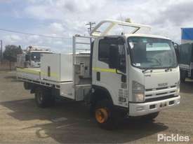 2014 Isuzu NPS300 - picture0' - Click to enlarge