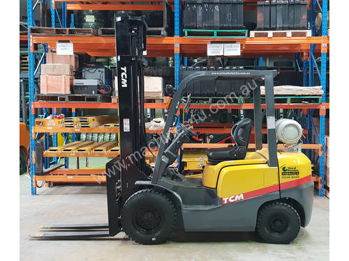 TCM 2500kg LPG Forklift with 4000mm Two Stage Mast