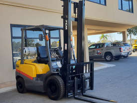TCM 2500kg LPG Forklift with 4000mm Two Stage Mast - picture0' - Click to enlarge