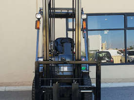 TCM 2500kg LPG Forklift with 4000mm Two Stage Mast - picture1' - Click to enlarge