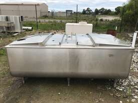 2,400ltr insulated stainless steel tank - picture1' - Click to enlarge