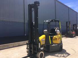 2.0 CNG Narrow Aisle Forklift - picture1' - Click to enlarge