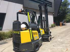 2.0 CNG Narrow Aisle Forklift - picture2' - Click to enlarge