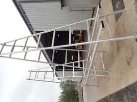 Aluminum trestles and planks - picture0' - Click to enlarge