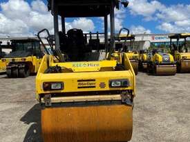 2017 DYNAPAC CC2200 TWIN DRUM ROLLER U4140 - picture2' - Click to enlarge