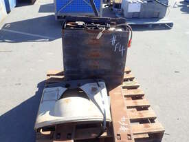 CROWN ELECTRIC PALLET TRUCK - picture0' - Click to enlarge