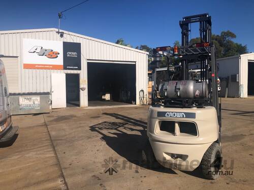 Late Model Low Hour Crown Forklift