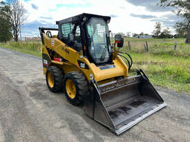 Caterpillar 232B Skid Steer Loader - picture0' - Click to enlarge