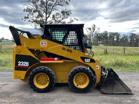 Caterpillar 232B Skid Steer Loader - picture1' - Click to enlarge
