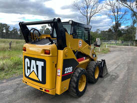 Caterpillar 232B Skid Steer Loader - picture2' - Click to enlarge