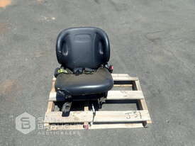 1 X TOYOTA FORKLIFT SEAT - picture0' - Click to enlarge