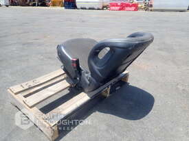 1 X TOYOTA FORKLIFT SEAT - picture0' - Click to enlarge