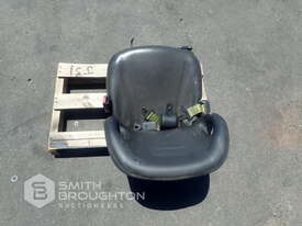 1 X TOYOTA FORKLIFT SEAT - picture1' - Click to enlarge