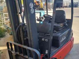 Linde 1.6T Electric Counterbalance Forklift with Container Mast - picture0' - Click to enlarge