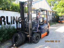 Toyota 2.5 ton LPG, Used Forklift #1700 - picture0' - Click to enlarge