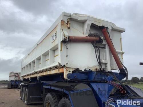 Tri Axle Side Tipper