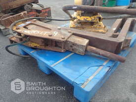 PALLET COMPRISING OF 1 X TB25 HYDRAULIC BREAKER, 1 X PETROL PLATE COMPACTOR & 1 X SET OF FORKLIFT TY - picture2' - Click to enlarge