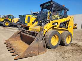 2018 CAT 216B3 SKID STEER LOADER WITH 4 IN 1 BUCKET, CIVIL SPEC AND LOW 295HRS - picture0' - Click to enlarge