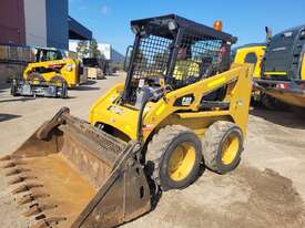 2018 CAT 216B3 SKID STEER LOADER WITH 4 IN 1 BUCKET, CIVIL SPEC AND LOW 295HRS - picture2' - Click to enlarge