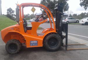 1.6ton RT forklift , 831 hrs , 2010 , side shift , 2 stage low mast ,