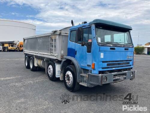 1996 International ACCO 2350G