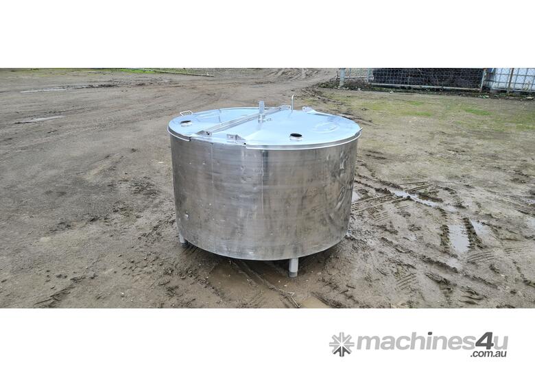 caption 680lt STAINLESS STEEL TANK, MILK VAT