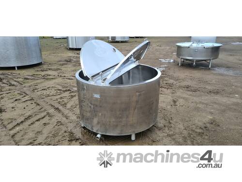 caption 680lt STAINLESS STEEL TANK, MILK VAT