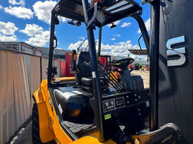 UN Rough Terrain Diesel Forklift 3.5T, 4WD: Forklifts Australia - the Industry Leader! - picture0' - Click to enlarge