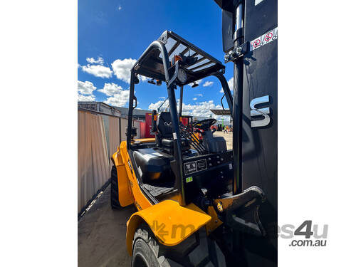 UN Rough Terrain Diesel Forklift 3.5T, 4WD: Forklifts Australia - the Industry Leader!