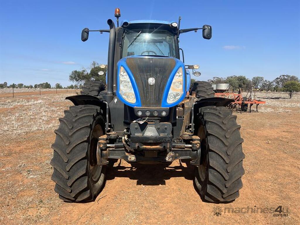 Used 2014 New Holland 2014 NEW HOLLAND T8 390 TRACTOR w DUALS Tractors
