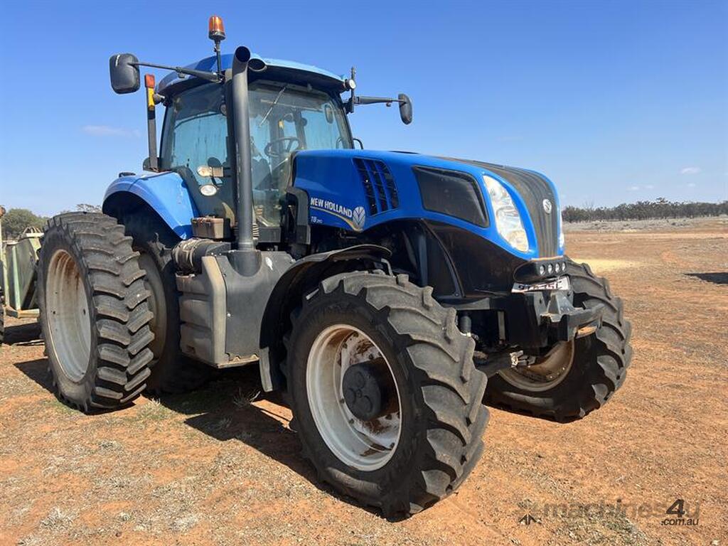 Used 2014 New Holland 2014 NEW HOLLAND T8 390 TRACTOR w DUALS Tractors
