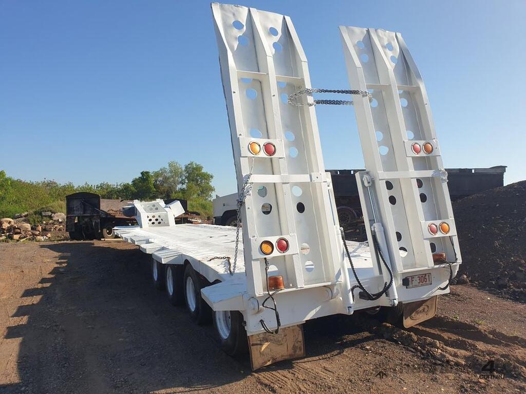 Buy Used haulmark 1985 Haulmark quad axle Float Trailer in , Listed on Machines4u