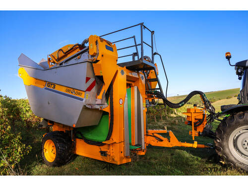 Gregoire GT3 Pull Type Grape Harvester