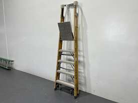 Gorilla 5ft Fibreglass Platform Ladder - picture0' - Click to enlarge