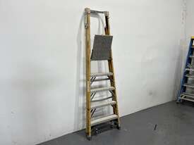 Gorilla 5ft Fibreglass Platform Ladder - picture0' - Click to enlarge