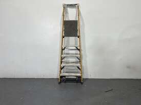 Gorilla 5ft Fibreglass Platform Ladder - picture1' - Click to enlarge