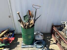 1 x Drum of Assorted Shovels - picture0' - Click to enlarge