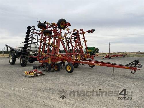 Bourgault 8810 40ft & 6280 TBH