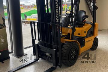 Hyundai 30B-9 electric forklift specs (2019 - 2023), Lift trucks