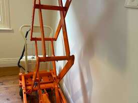 Scissor Lift Table - Mobile - Battery Operated - picture1' - Click to enlarge