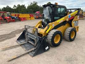 2018 Caterpillar 272D2XHP Skid Steer - picture1' - Click to enlarge