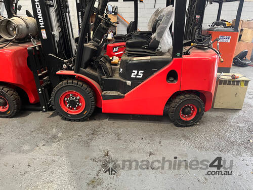 caption Sen Special, Full Set Of Forklift Solid Tyres For Standard 2.5T