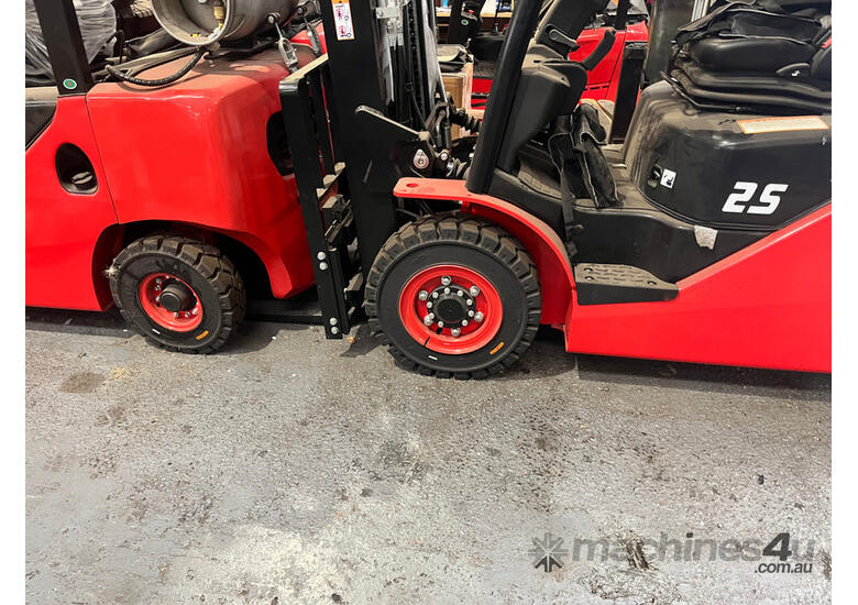 caption Sen Special, Full Set Of Forklift Solid Tyres For Standard 2.5T