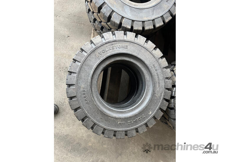 caption Sen Special, Full Set Of Forklift Solid Tyres For Standard 2.5T