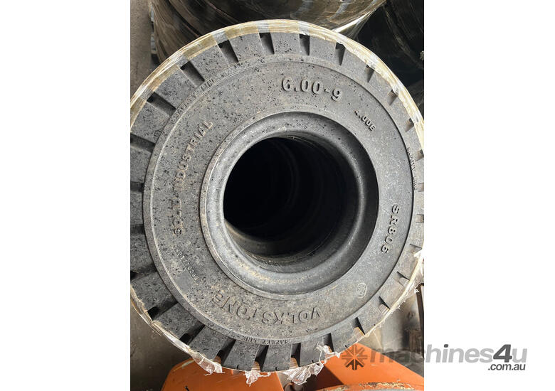 caption Sen Special, Full Set Of Forklift Solid Tyres For Standard 2.5T
