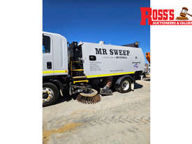 12/2007 ISUZU FSR850 ROAD SWEEPER - picture1' - Click to enlarge