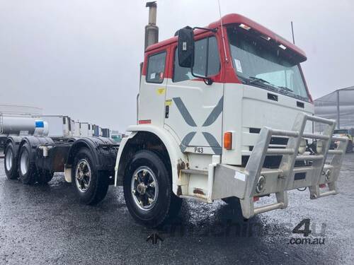 2000 International ACCO Cab Chassis