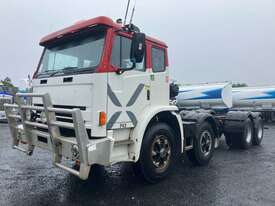2000 International ACCO Cab Chassis - picture1' - Click to enlarge