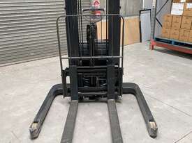 Crown SX3000 Walkie Stacker - 1.5T, 4.25m lift, Sideshift, 3yo, 450hrs - picture0' - Click to enlarge